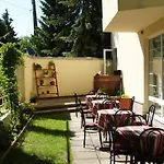 Vesiroos Hotell *