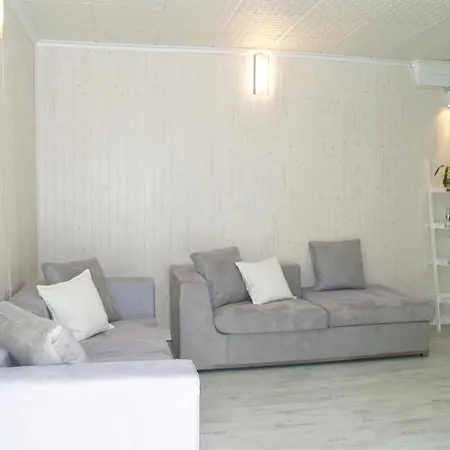 Hotel Vesiroos *