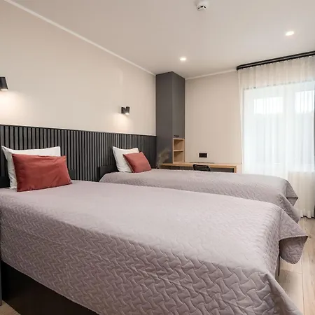 Vesiroos Hotel *