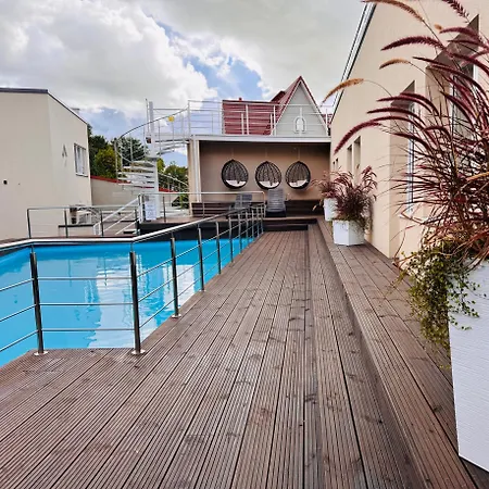 Vesiroos Hotel
